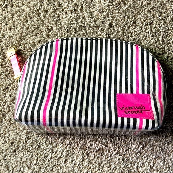 VICTORIA’S SECRET MEDIUM POUCH - Picture 3 of 5
